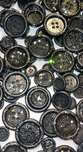 Load image into Gallery viewer, CORALINE: BUTTON EYE WAX MELTS 👁️